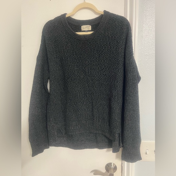 Universal Thread Charcoal Crew Neck Sweater - Picture 1 of 4